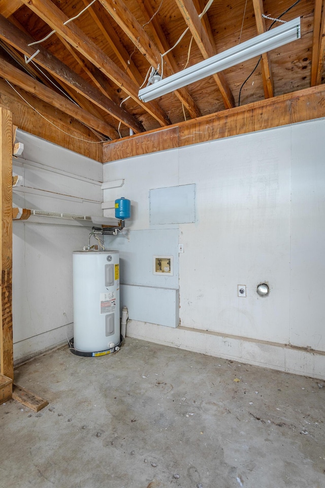 8217 Rolling Stone Ln, Ooltewah, TN 37363 - garage with water heater