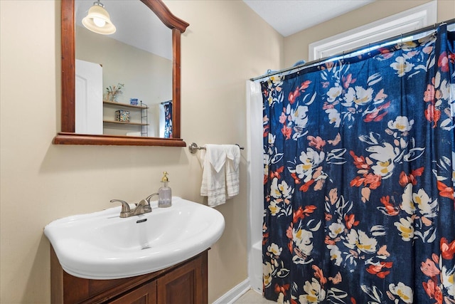 3305 Redding Rd, Chattanooga, TN 37415 - full bath featuring curtained shower and vanity