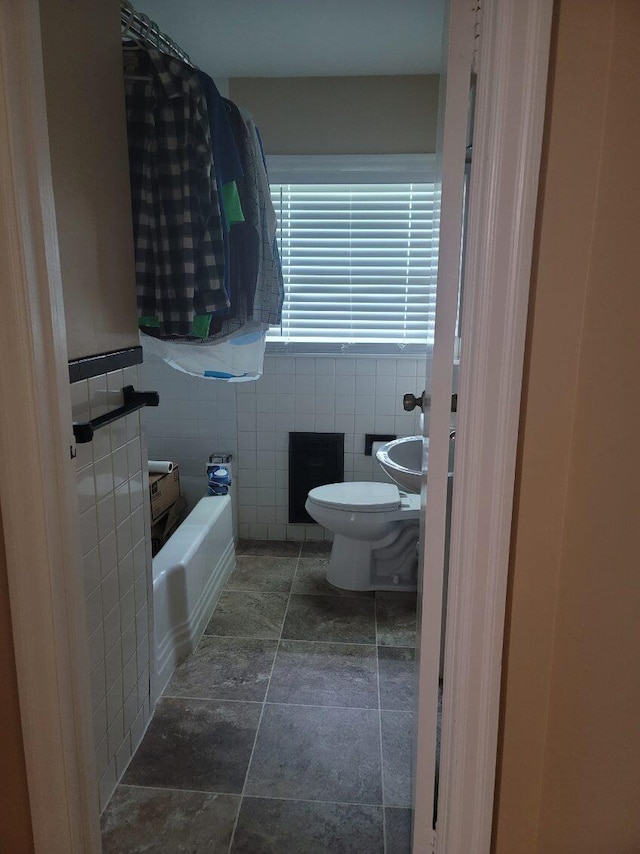 537 Robinson Dr, Loudon, TN 37774 - photo 1