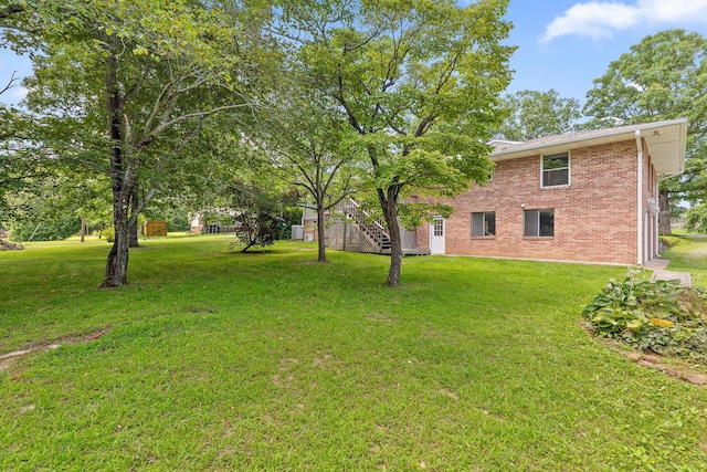 28 Lynn Rd, Signal Mountain, TN 37377 - view of grassy yard featuring stairway