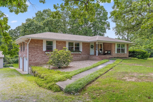 28 Lynn Rd, Signal Mountain, TN 37377 - ranch-style house with a garage, covered porch, brick siding, and a front lawn