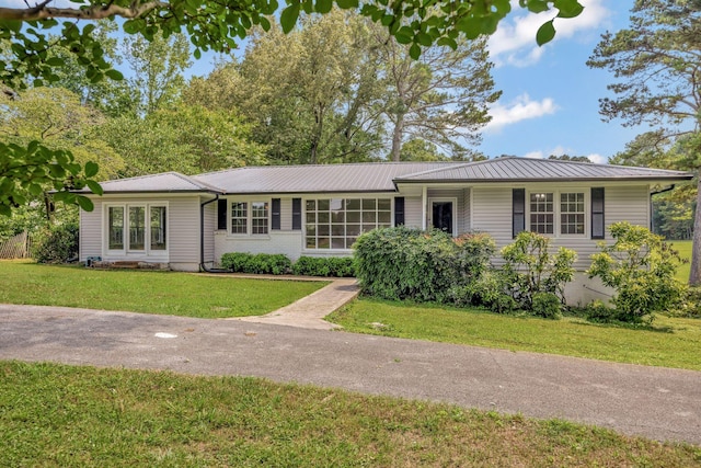 15 Moon Beam Cir, Rock Spring, GA 30739 - ranch-style home with a metal roof and a front yard