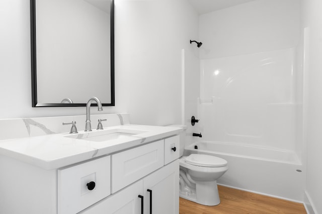 6821 Lakeshore Dr, Chattanooga, TN 37416 - bathroom featuring vanity, wood finished floors, and tub / shower combination