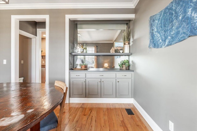 7918 Chianti Way, Chattanooga, TN 37421 - bar featuring light wood-style flooring and ornamental molding