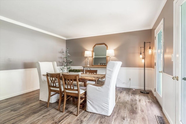 2416 Mourning Dove Ln, Signal Mountain, TN 37377 - dining space with wood finished floors and crown molding