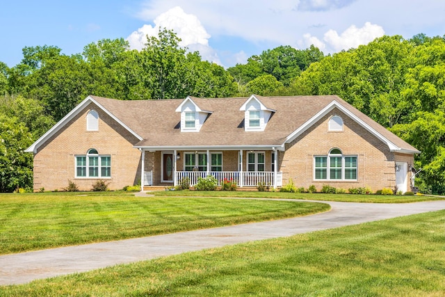 305 River Pointe Cir NE, Charleston, TN 37310 - new england style home featuring brick siding, a porch, and a front yard