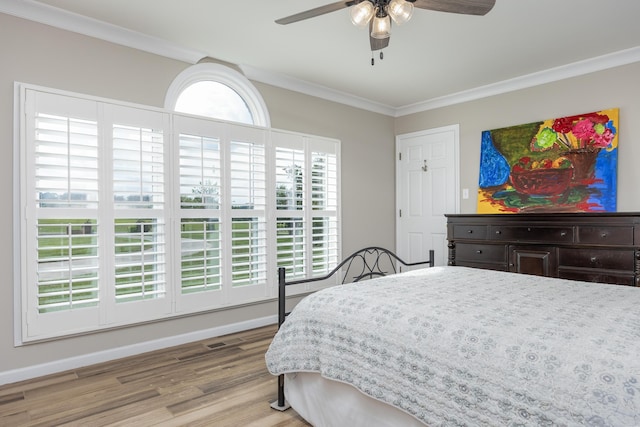 305 River Pointe Cir NE, Charleston, TN 37310 - bedroom featuring wood finished floors, ornamental molding, and a ceiling fan