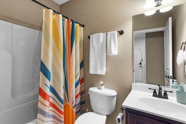 9129 Wood Dale Ln, Hixson, TN 37343 - bathroom with vanity and curtained shower