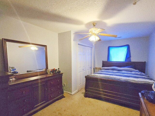 407 W 3rd St, Jasper, TN 37347 - bedroom featuring a textured ceiling, carpet flooring, a closet, and a ceiling fan