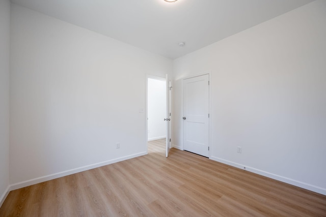 3016 Addison Rd, Chattanooga, TN 37406 - empty room featuring light wood-style flooring and baseboards
