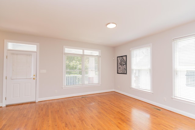 1106 Flynn St, Chattanooga, TN 37403 - empty room with light wood-style floors and plenty of natural light