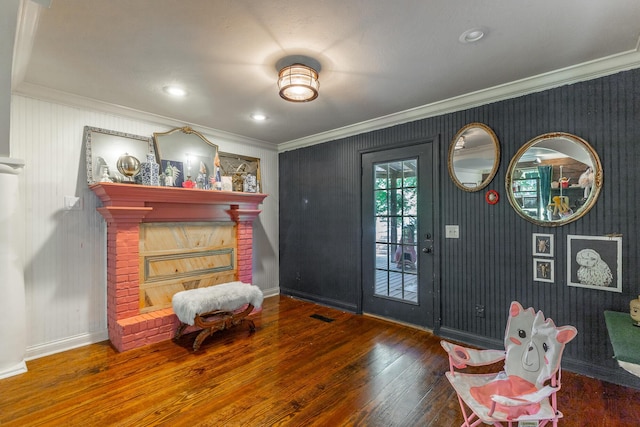 1727 Saunders Rd, Ringgold, GA 30736 - living area with ornamental molding and hardwood / wood-style flooring