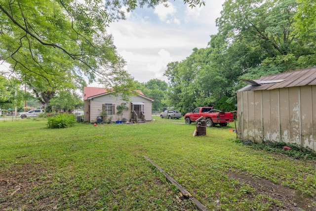 1502 E 49th St, Chattanooga, TN 37407 - view of green lawn featuring a storage unit