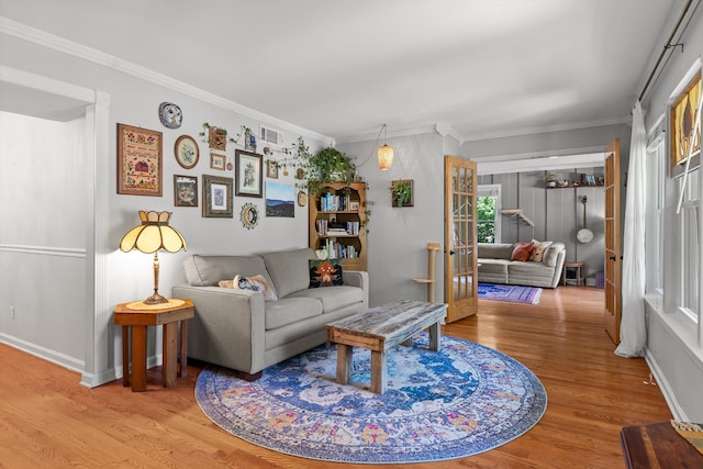 1617 Devlan Forest Ln, Signal Mountain, TN 37377 - living area featuring wood finished floors and crown molding