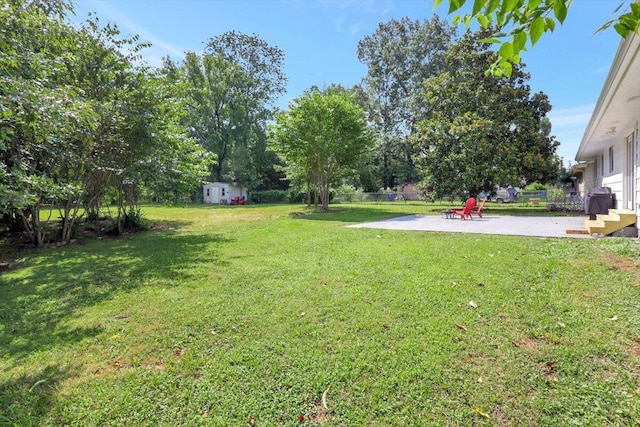 824 Graysville Rd, Chattanooga, TN 37421 - view of green lawn with a patio area