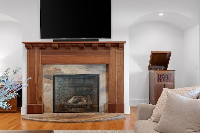 2109 E Brow Rd, Walden, TN 37377 - detailed view of arched walkways, wood finished floors, a high end fireplace, and recessed lighting