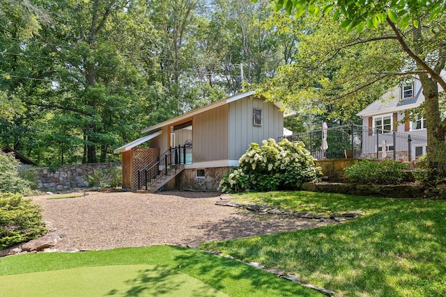 2109 E Brow Rd, Walden, TN 37377 - view of front of house with a putting area