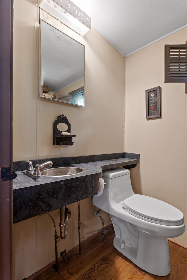 2109 E Brow Rd, Walden, TN 37377 - bathroom featuring wood finished floors and crown molding