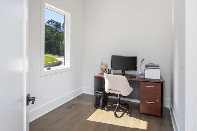 1034 Montlake Rd, Soddy Daisy, TN 37379 - office area featuring dark wood-style floors