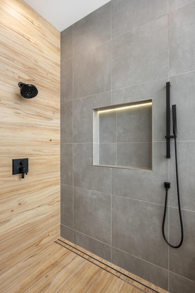 1034 Montlake Rd, Soddy Daisy, TN 37379 - bathroom with a tile shower
