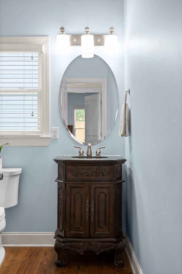 509 E 16th St, Chattanooga, TN 37408 - half bath featuring wood finished floors and vanity