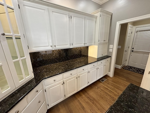 6419 Camdendown Ln, Hixson, TN 37343 - kitchen featuring dark wood finished floors, backsplash, white cabinetry, dark stone counters, and crown molding