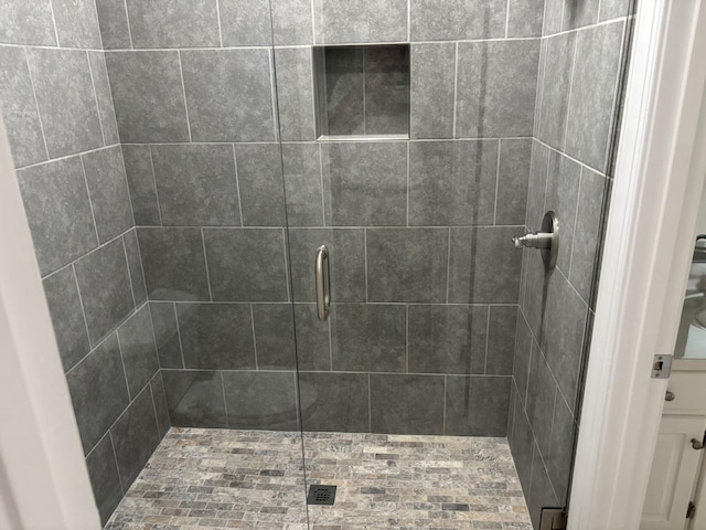 6419 Camdendown Ln, Hixson, TN 37343 - bathroom with a shower stall
