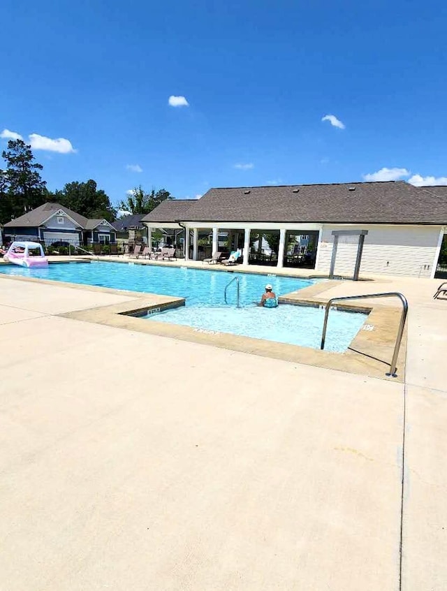 8127 Slugger Way, Chattanooga, TN 37421 - community pool with a patio