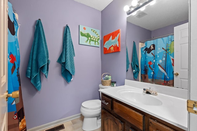 1018 Ridgeway Ave, Signal Mountain, TN 37377 - bathroom with vanity and curtained shower