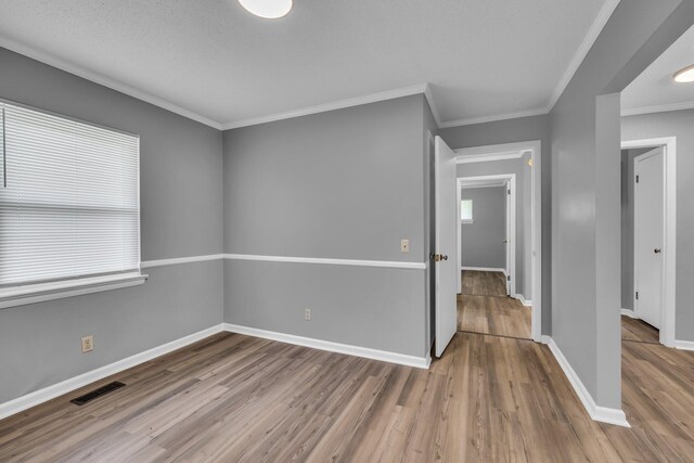 5506 Sunny Dell Ln, Chattanooga, TN 37412 - unfurnished room featuring wood finished floors and crown molding
