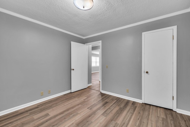 5506 Sunny Dell Ln, Chattanooga, TN 37412 - empty room featuring a textured ceiling, wood finished floors, and ornamental molding
