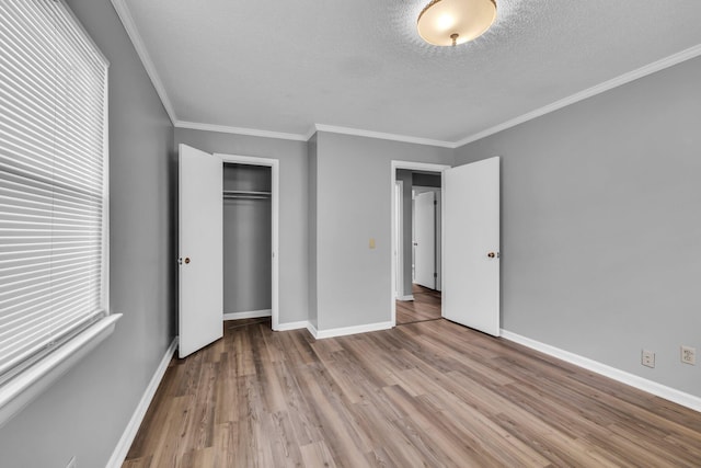 5506 Sunny Dell Ln, Chattanooga, TN 37412 - unfurnished bedroom featuring wood finished floors, a textured ceiling, a closet, and ornamental molding