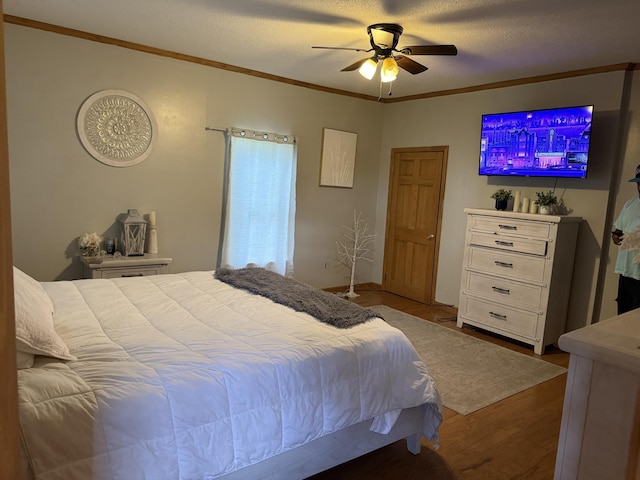 210 Laurel Ave, South Pittsburg, TN 37380 - bedroom featuring wood finished floors, crown molding, a ceiling fan, and a textured ceiling