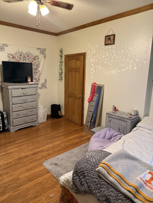 210 Laurel Ave, South Pittsburg, TN 37380 - bedroom featuring crown molding, wood finished floors, ceiling fan, and a textured ceiling
