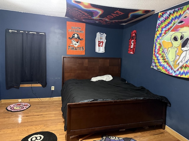 210 Laurel Ave, South Pittsburg, TN 37380 - bedroom with wood finished floors and baseboards