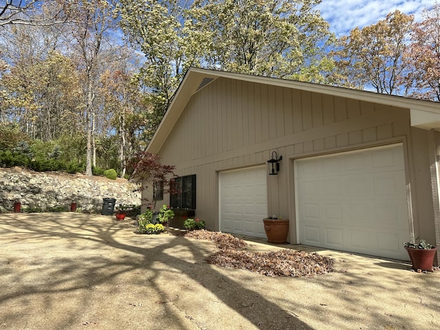 1119 Mountain Ter, Lookout Mountain, GA 30750 - garage with driveway
