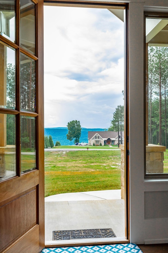 220 High Point Ln, Jasper, TN 37347 - entryway with a water view