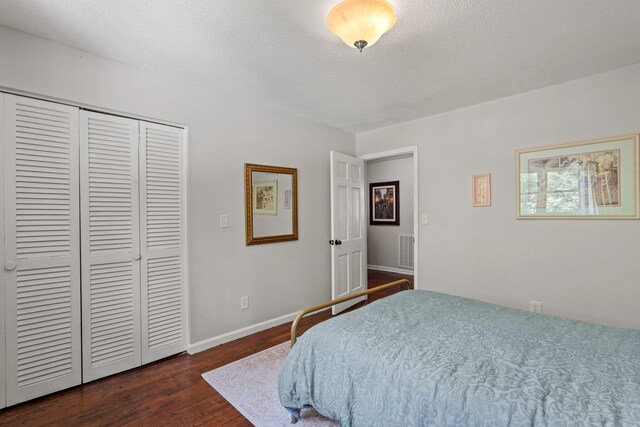 4522 Cloverdale Loop, Hixson, TN 37343 - bedroom featuring dark wood-style flooring and a closet