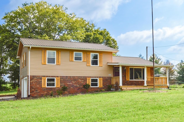 3010 Georgetown Dr NW, Cleveland, TN 37312 - tri-level home featuring a front yard, an attached garage, brick siding, and a metal roof