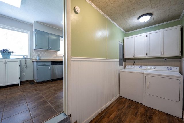 1318 Joiner Rd, Chattanooga, TN 37421 - laundry area featuring washer and clothes dryer, ornamental molding, cabinet space, and wainscoting