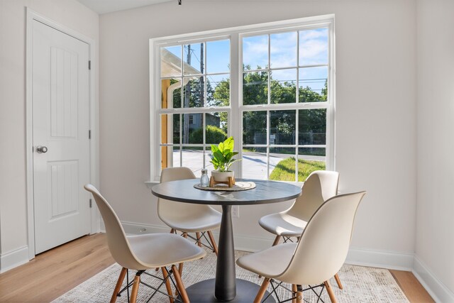 812 Aubrey Ave, Chattanooga, TN 37411 - dining area with light wood-type flooring and baseboards