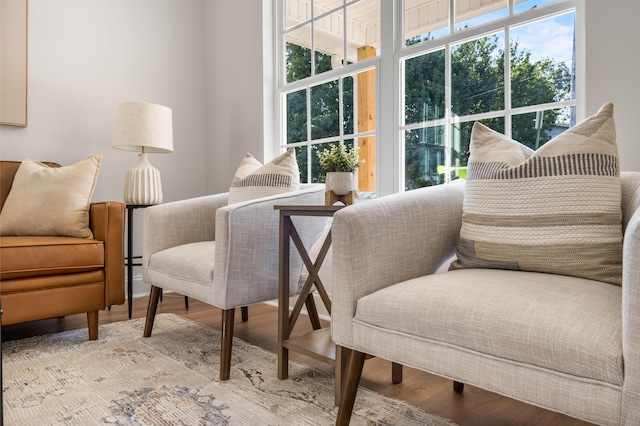 812 Aubrey Ave, Chattanooga, TN 37411 - living area with light wood-style flooring