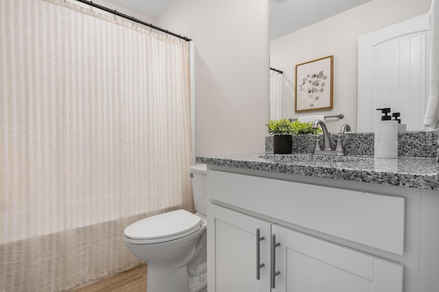812 Aubrey Ave, Chattanooga, TN 37411 - full bath featuring vanity, shower / bath combo with shower curtain, and wood finished floors