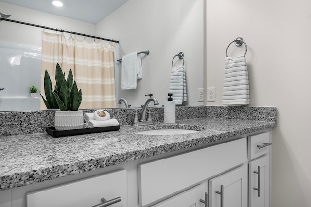 812 Aubrey Ave, Chattanooga, TN 37411 - full bath featuring vanity, a shower with curtain, and recessed lighting