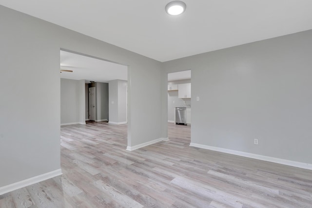 4212 Rogers Rd, Chattanooga, TN 37411 - empty room featuring light wood-style flooring and baseboards