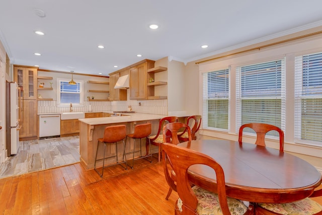 1132 Dartmouth St, Chattanooga, TN 37405 - dining room featuring ornamental molding, light wood-style floors, and recessed lighting