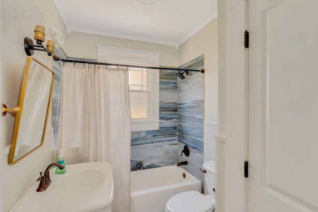 1132 Dartmouth St, Chattanooga, TN 37405 - full bath with shower / bathtub combination with curtain, crown molding, and wainscoting