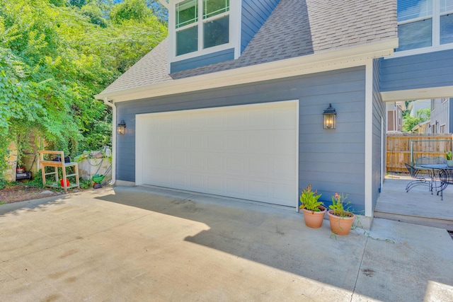 1132 Dartmouth St, Chattanooga, TN 37405 - garage featuring concrete driveway