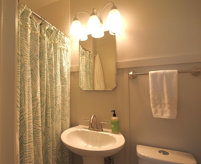 268 Lawrence Dr, Rossville, GA 30741 - full bathroom with a sink and a shower with shower curtain