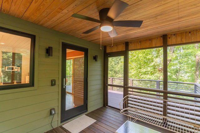 4205 Seneca Ave, Chattanooga, TN 37409 - unfurnished sunroom featuring ceiling fan